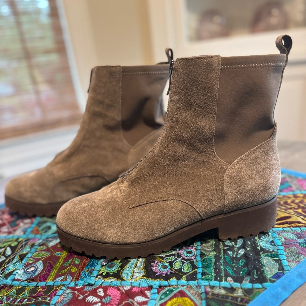 Easy Spirit Tan/Grey Ankle Booties with Front Zipper and Chunky Sole